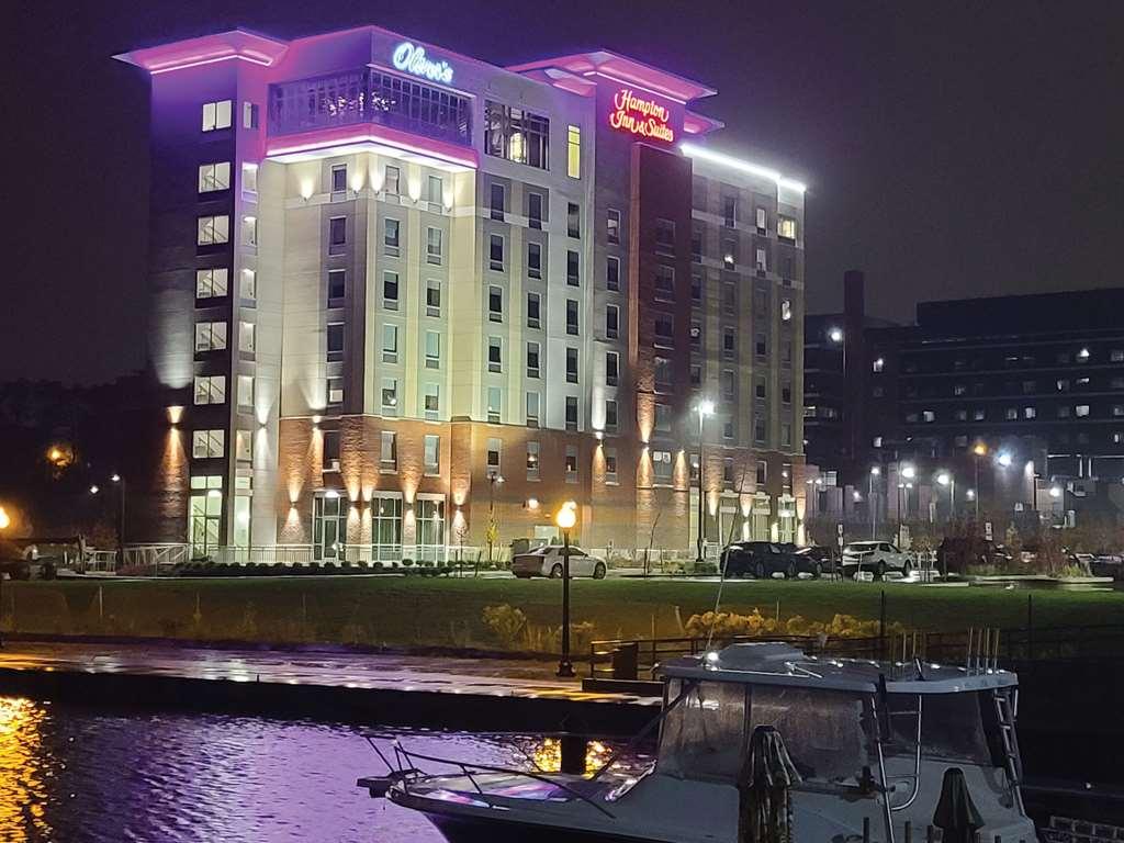 Hampton Inn & Suites Erie Bayfront Exteriér fotografie