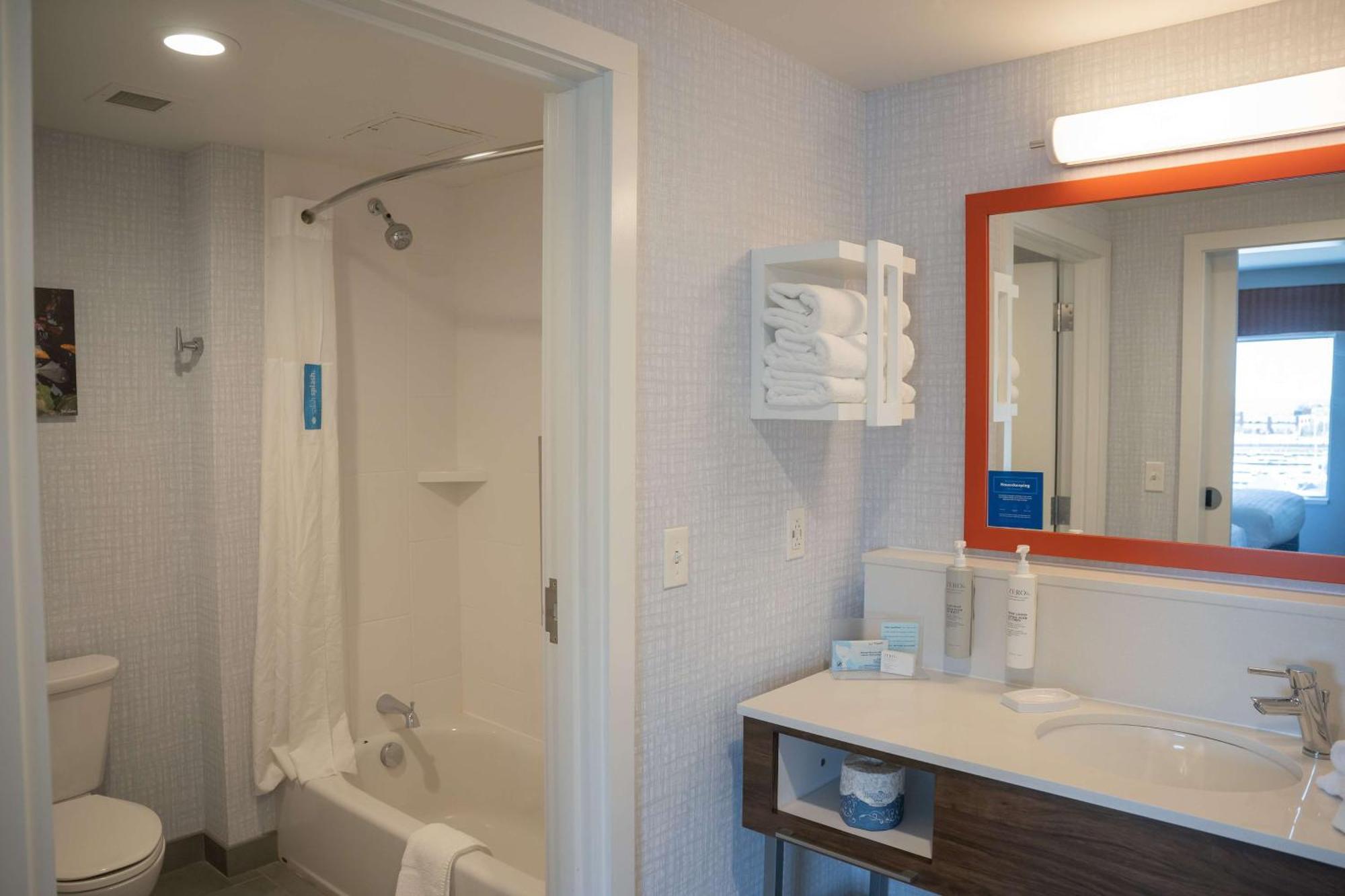 Hampton Inn & Suites Erie Bayfront Exteriér fotografie