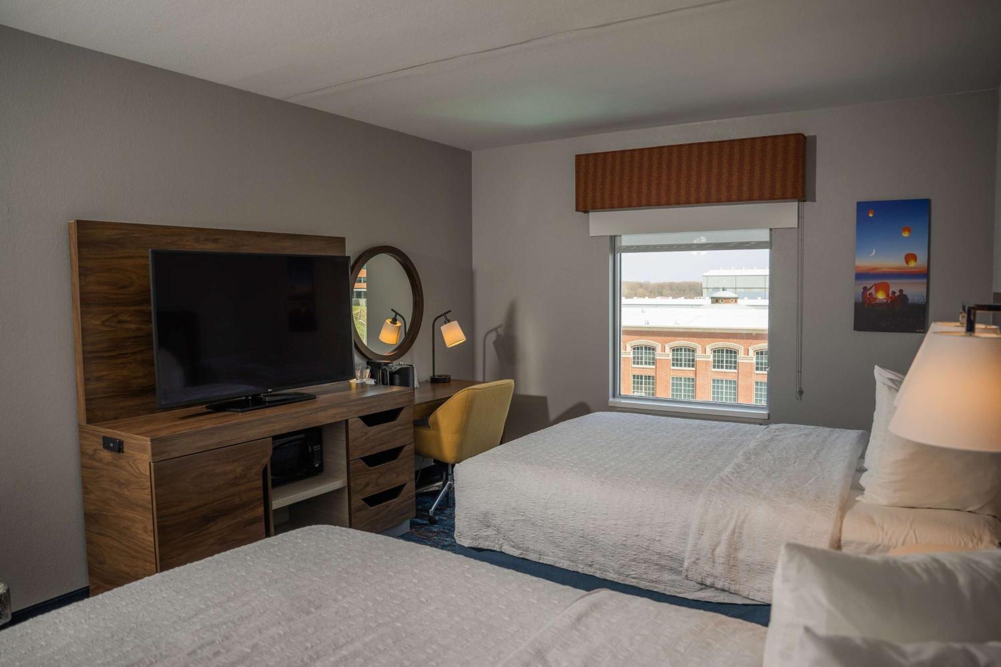 Hampton Inn & Suites Erie Bayfront Exteriér fotografie