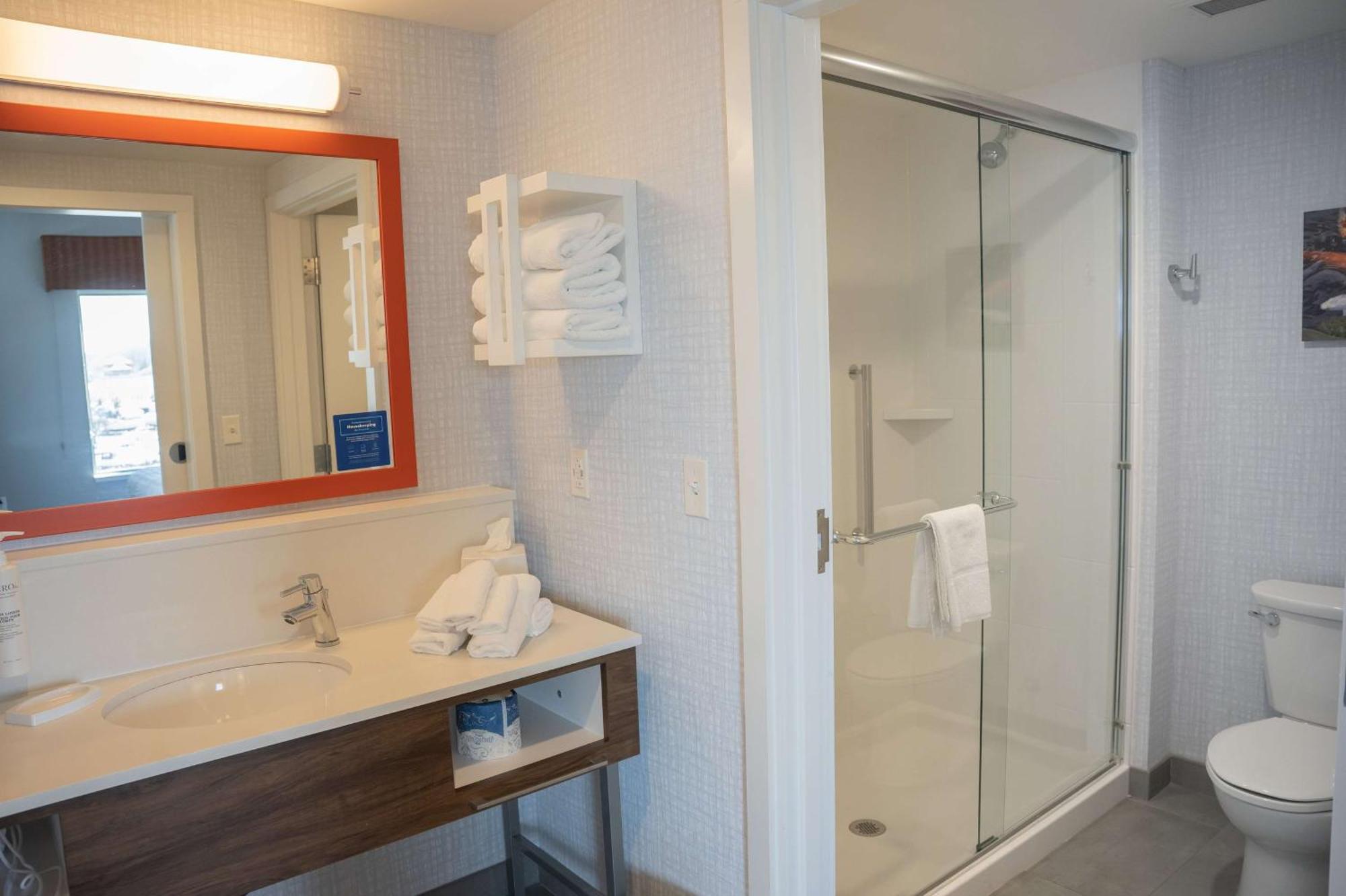 Hampton Inn & Suites Erie Bayfront Exteriér fotografie