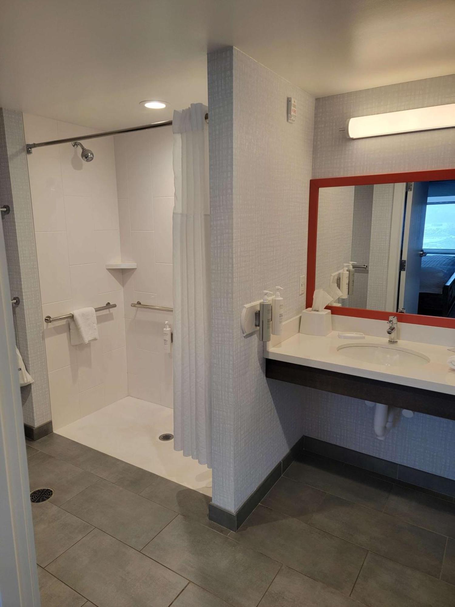 Hampton Inn & Suites Erie Bayfront Exteriér fotografie