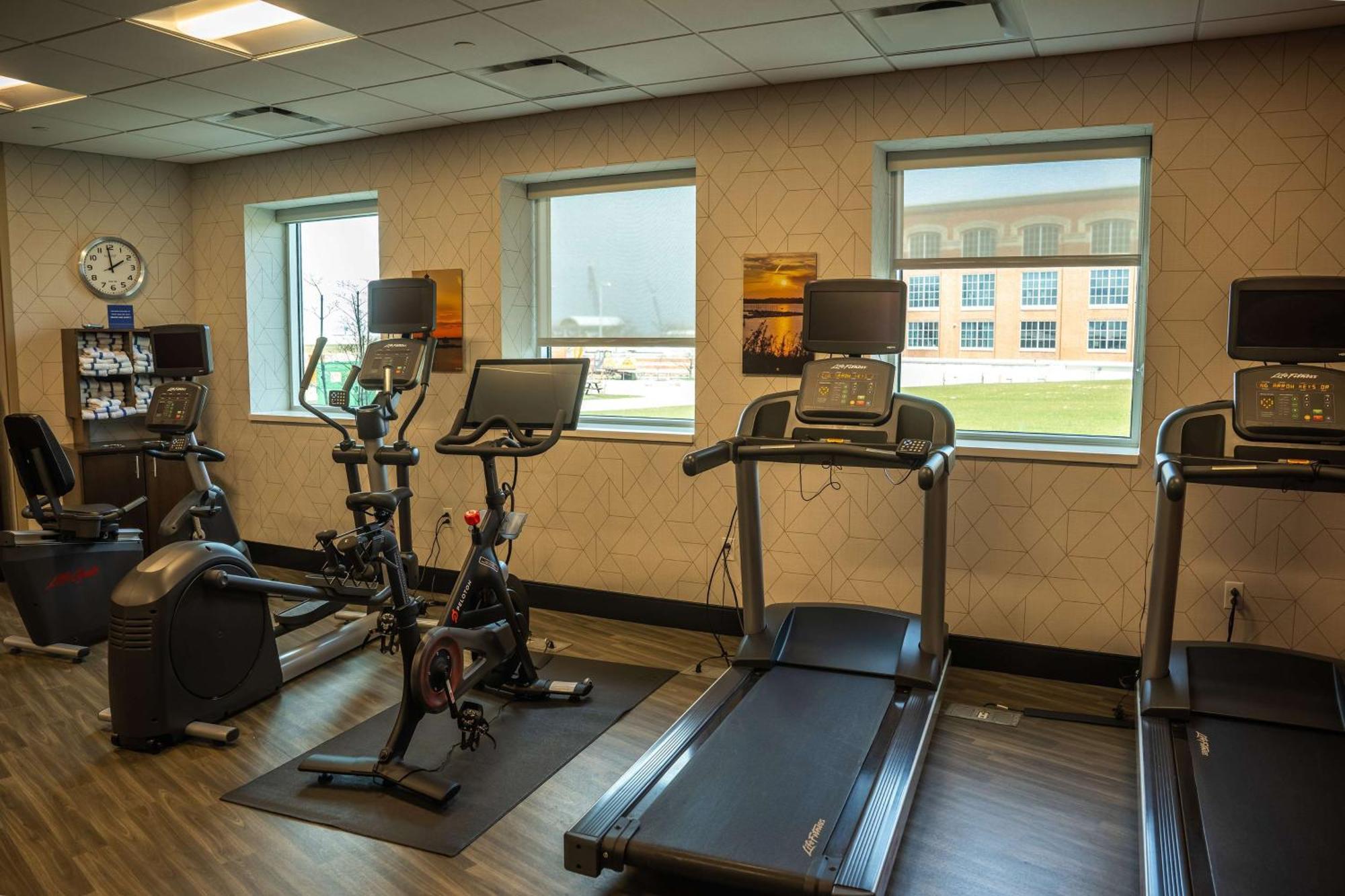 Hampton Inn & Suites Erie Bayfront Exteriér fotografie